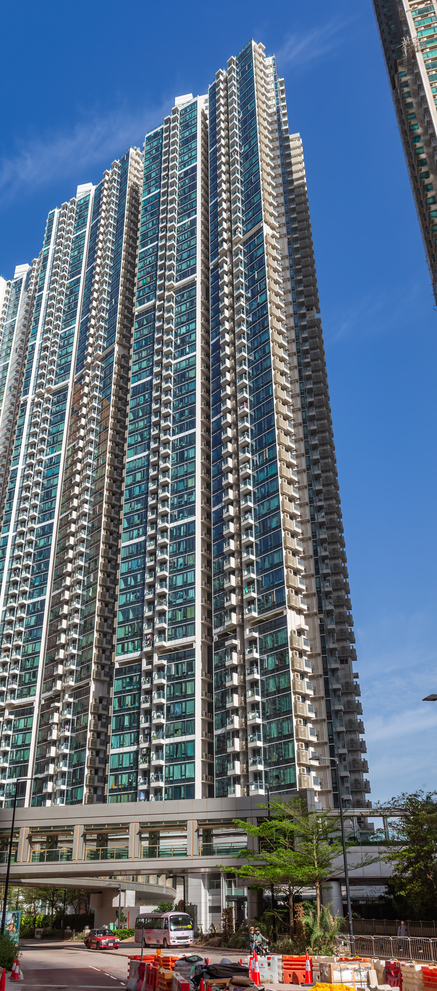 LOHAS Park Malibu Tower 3 - Looking up&nbsp;