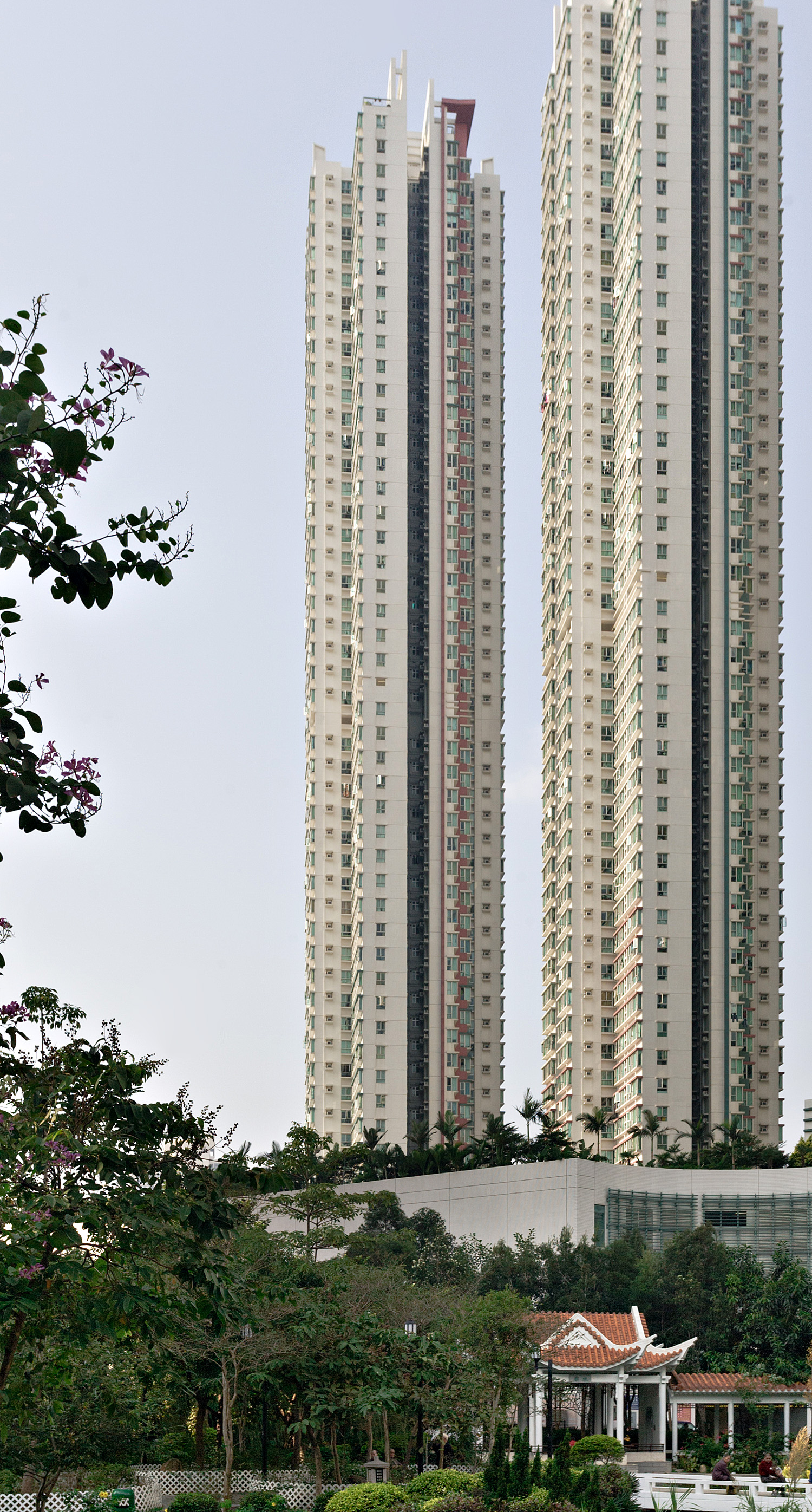 Metro Harbourview Tower 1 - View from the southeast 