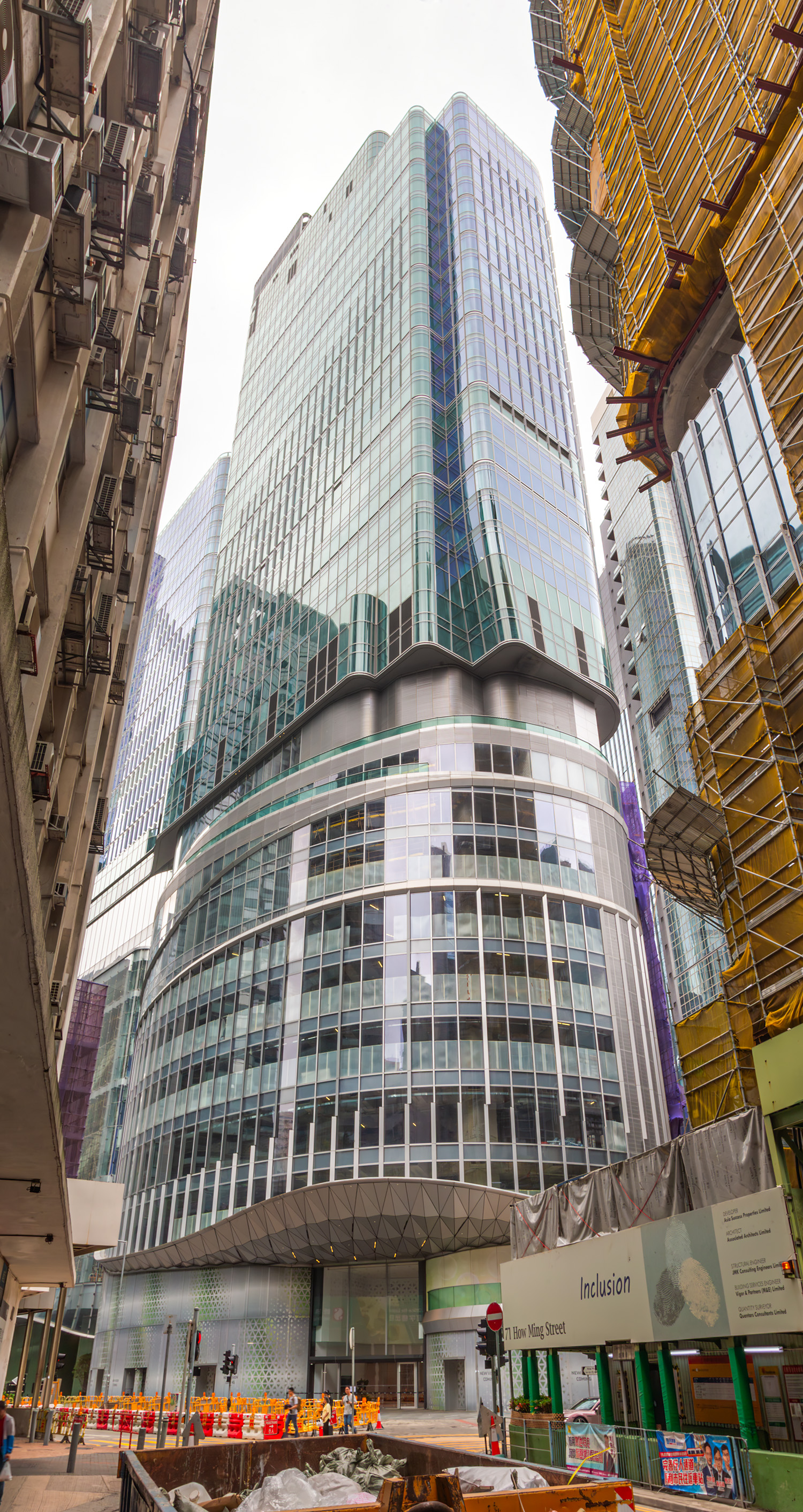 Millennium City 8 Tower 2 - Looking up&nbsp;