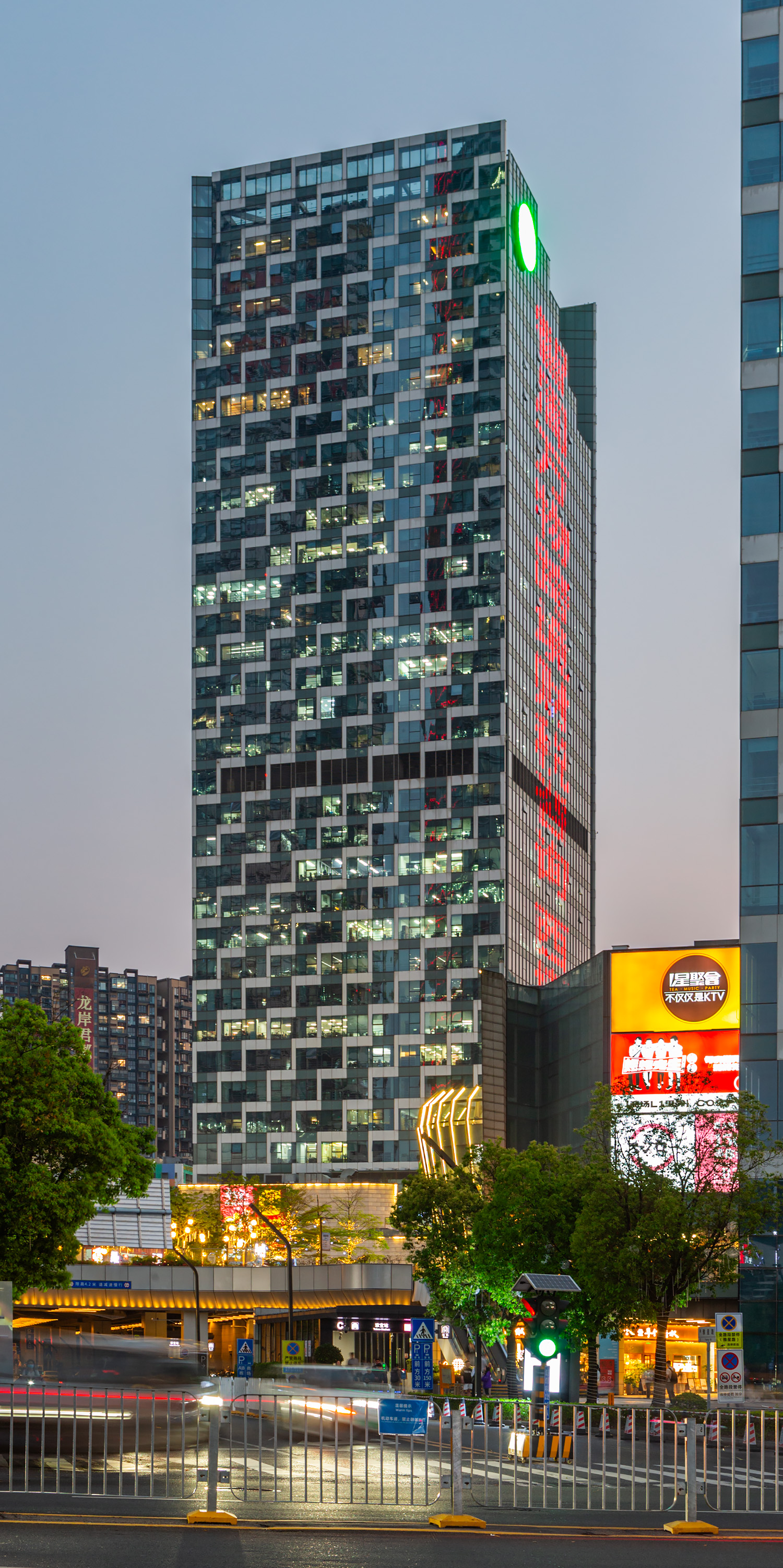 Galaxy World Tower B - View from the north 