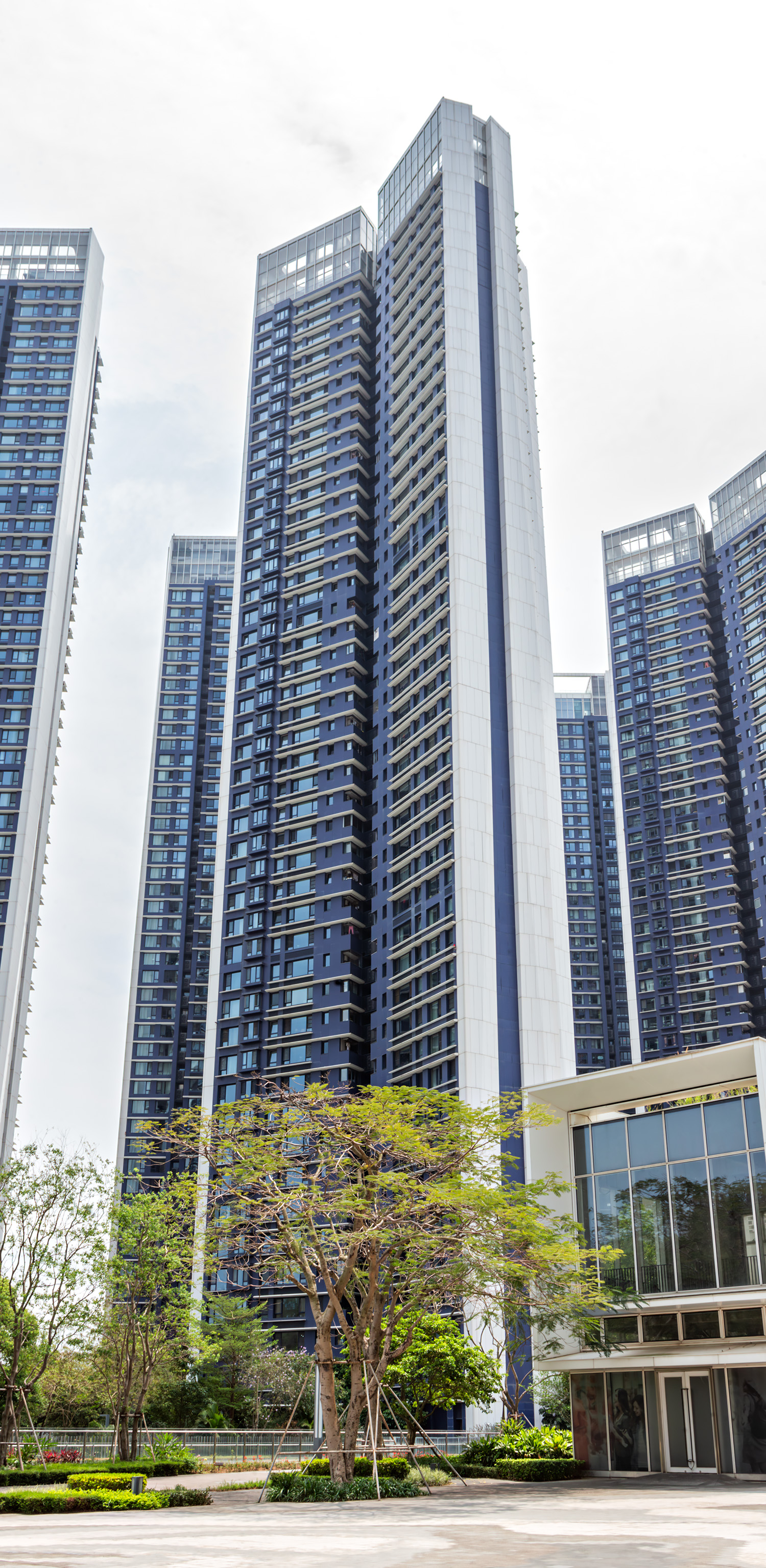 The Peninsula Phase III Tower 6 - Looking up 