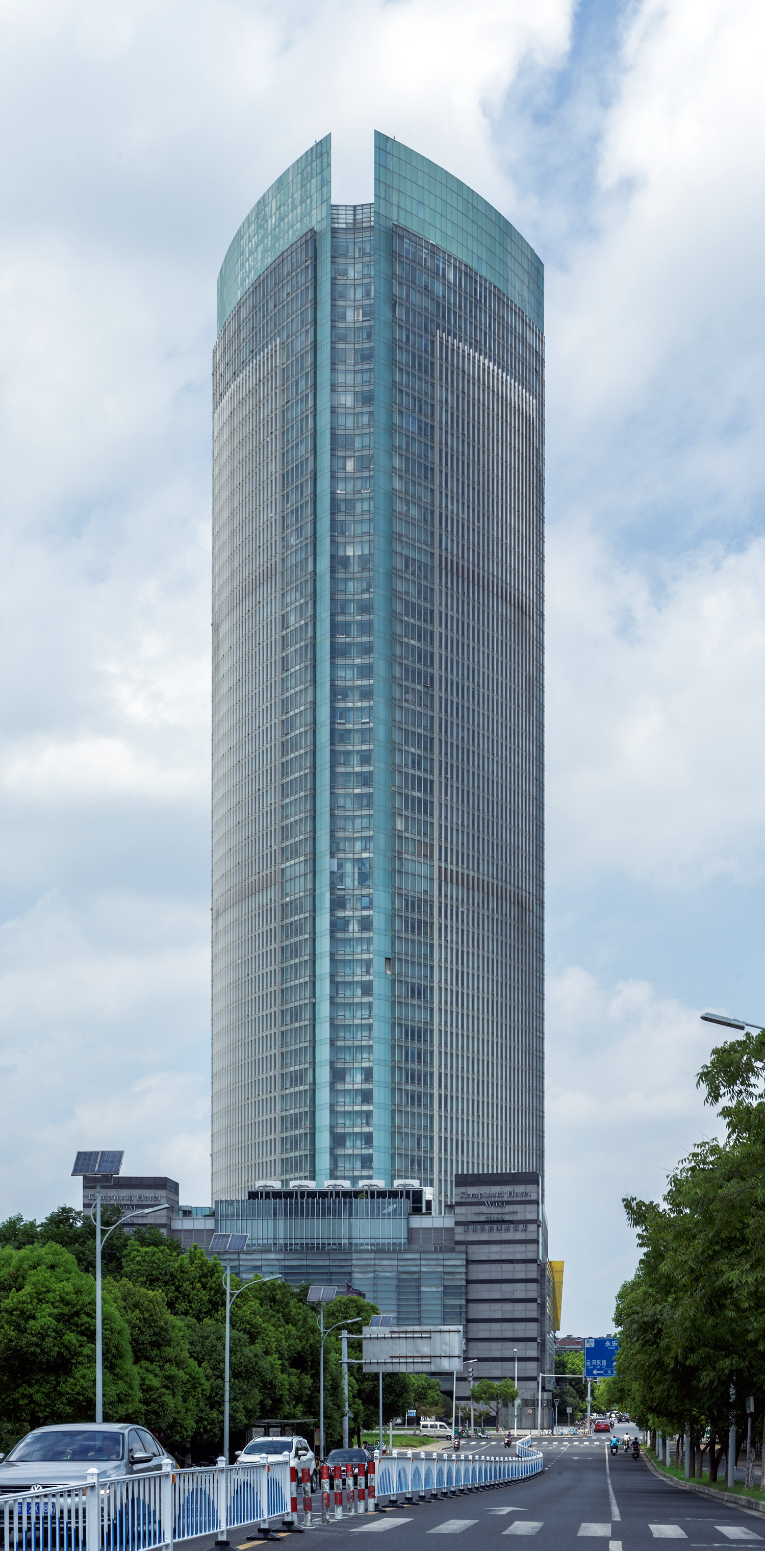 Crowne Plaza Wuxi City Center - View from the southeast 