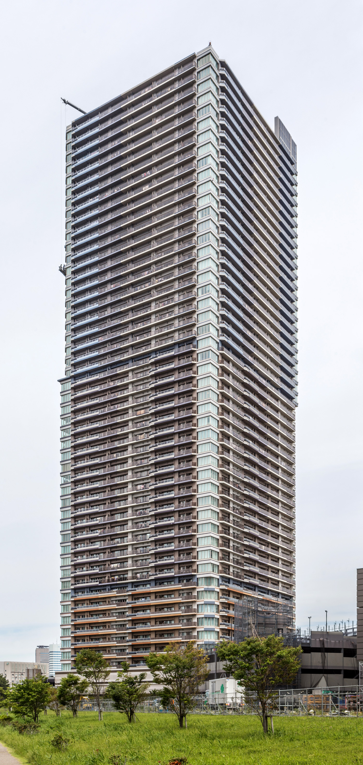 Makuhari Bay-Park Skygrand Tower - View from the southeast 