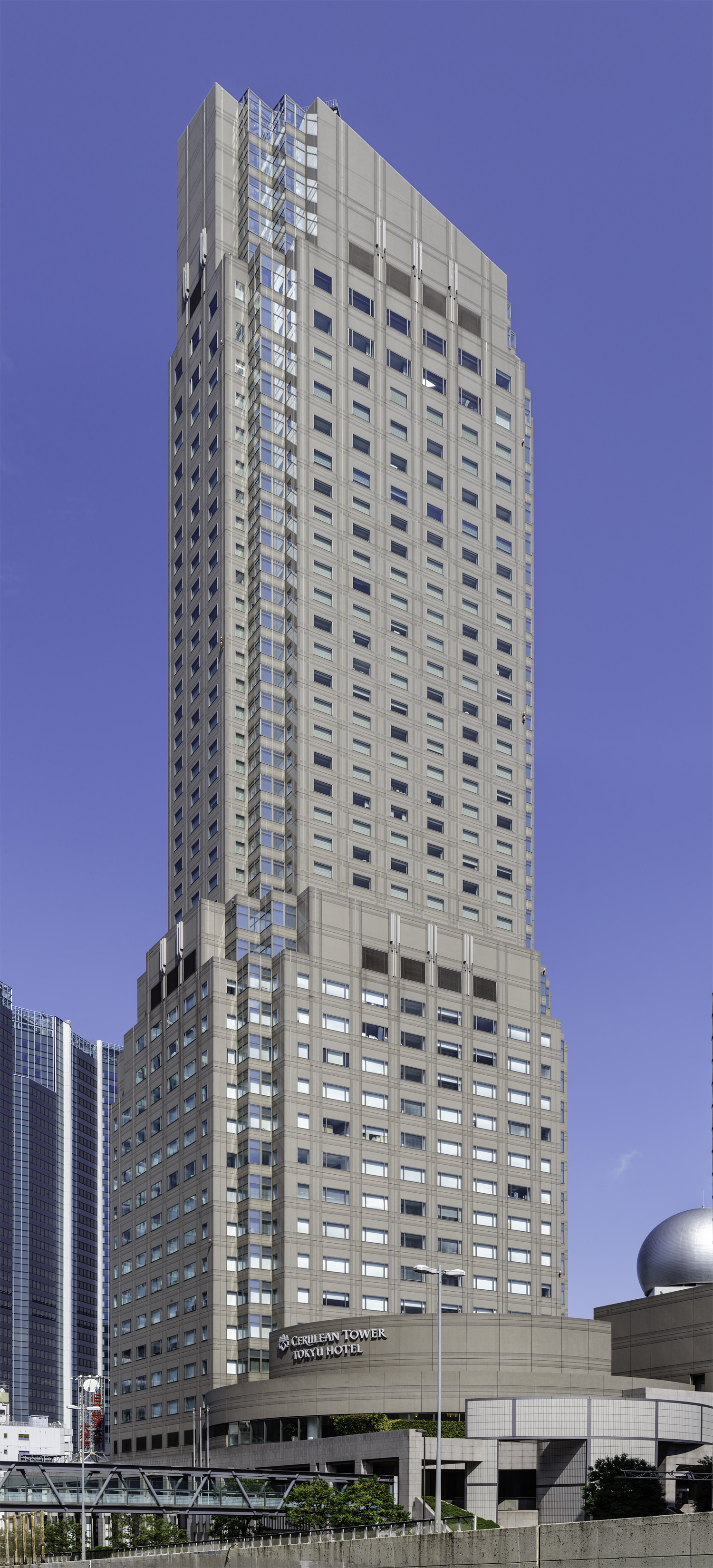 Cerulean Tower - Vertical panorama from the west 