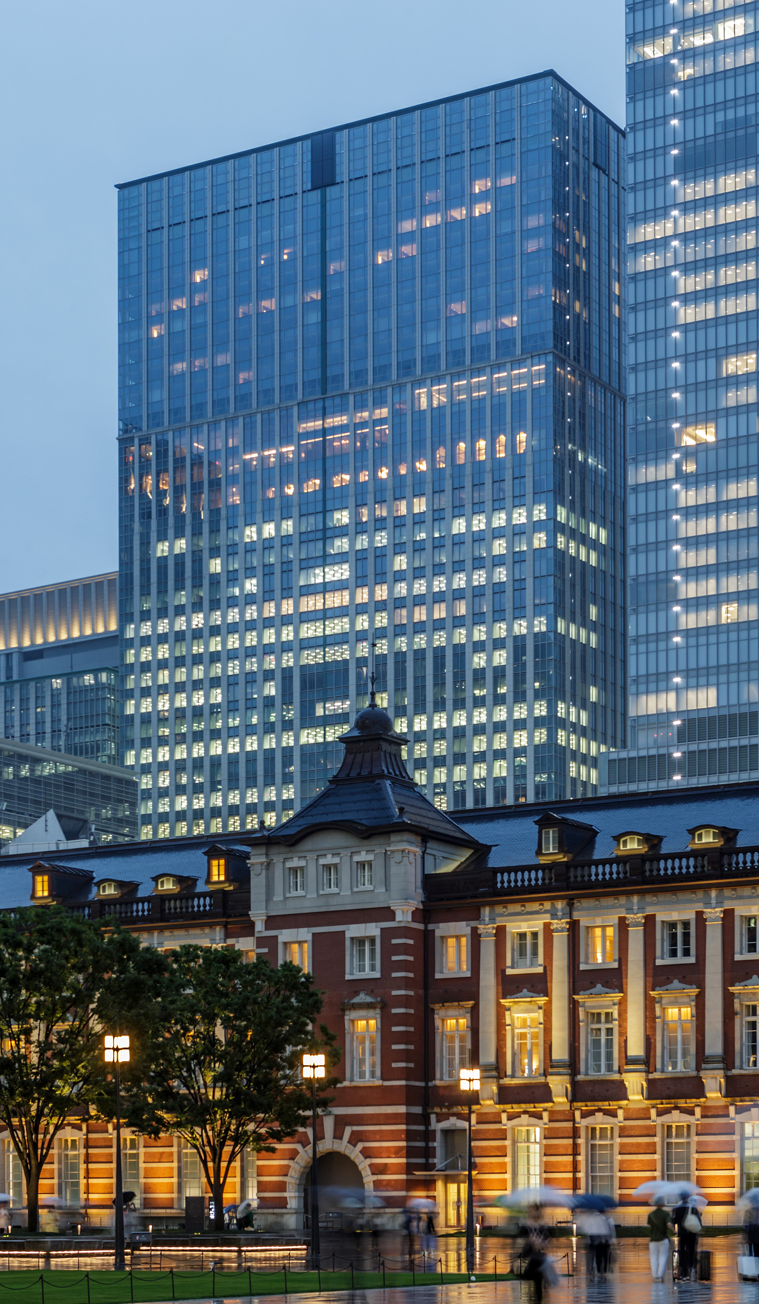 Marunouchi Trust Building Main Tower - View from the west 