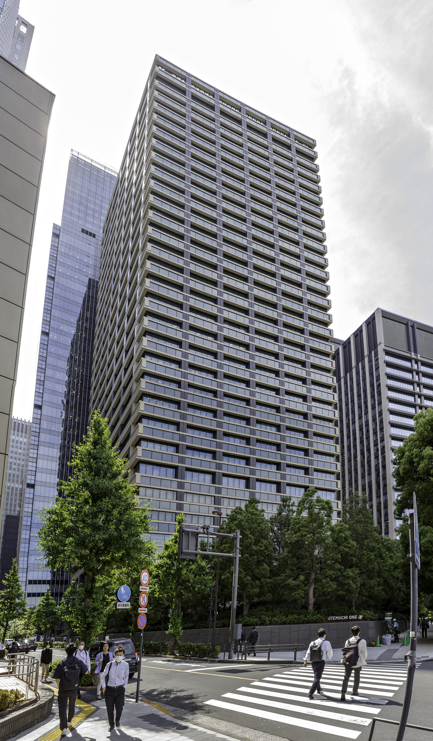 Mitsui & Co. Building - Vertical panorama 