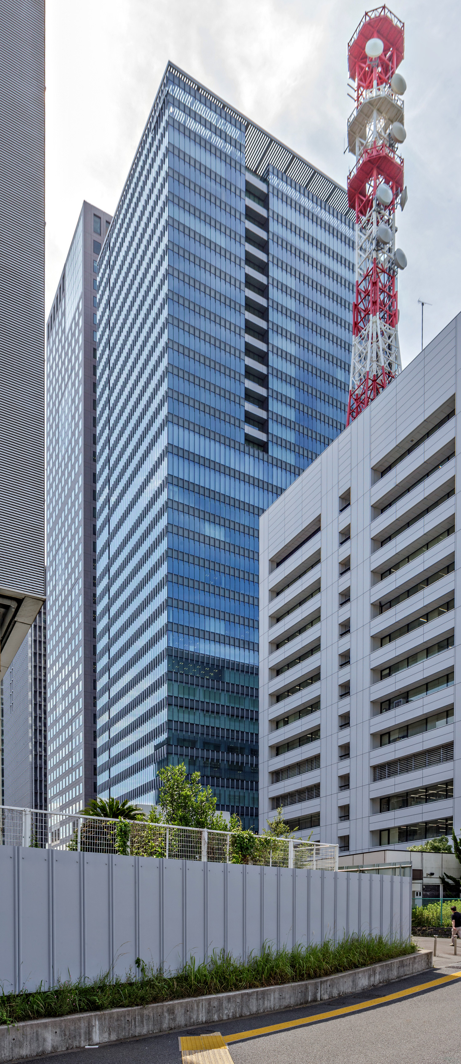 Nikkei Building - View from the west 