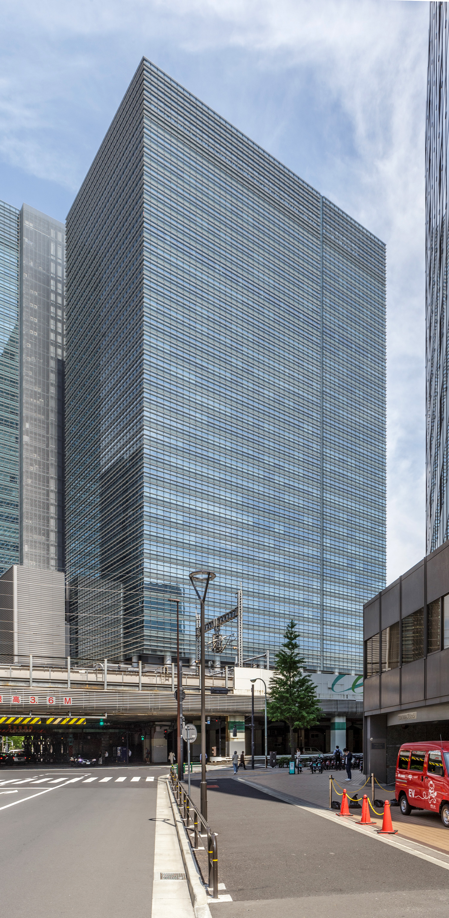 Otemachi Place East Tower - View from the southeast 