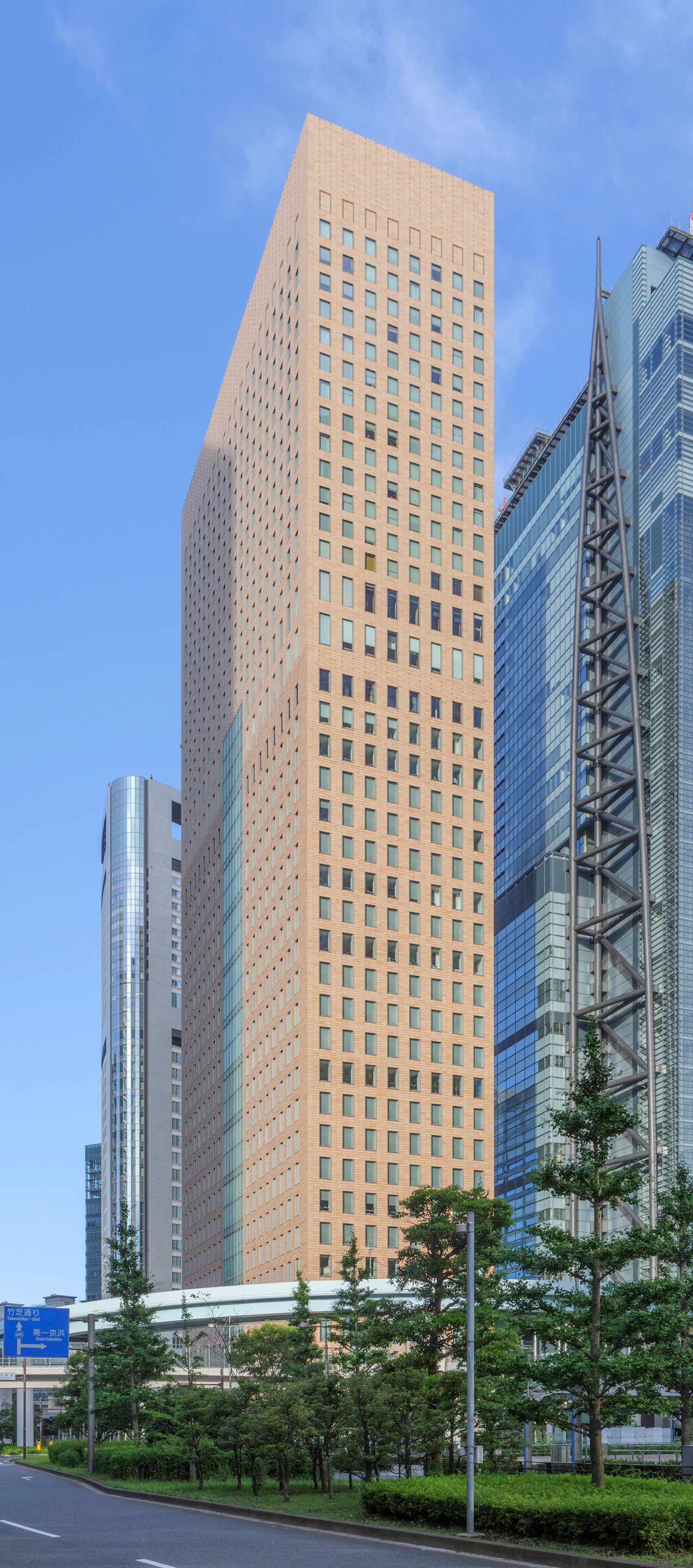 Royal Park Shiodome Tower - View from the northeast 