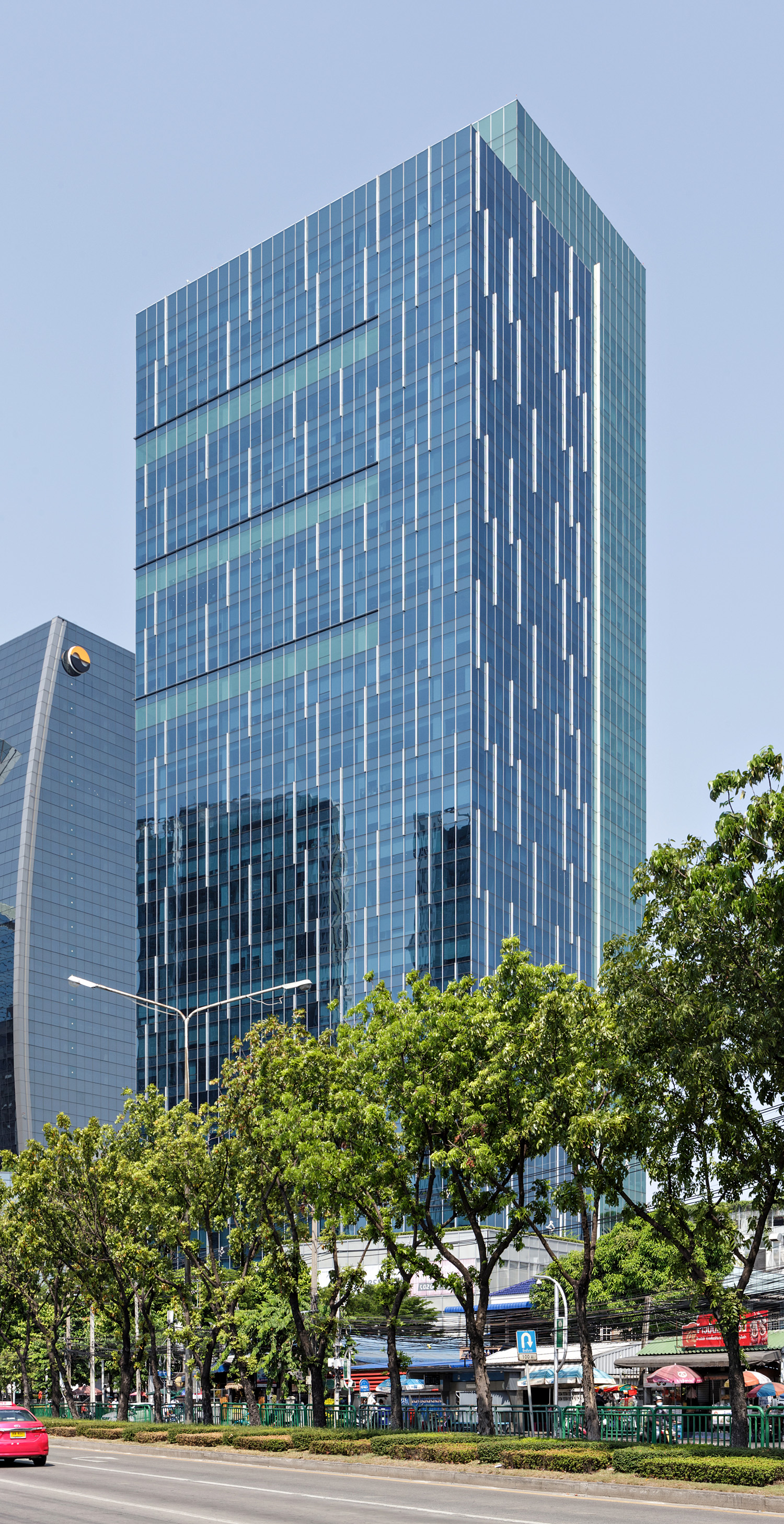AIA Capital Center - View from Ratchadaphisek Road 