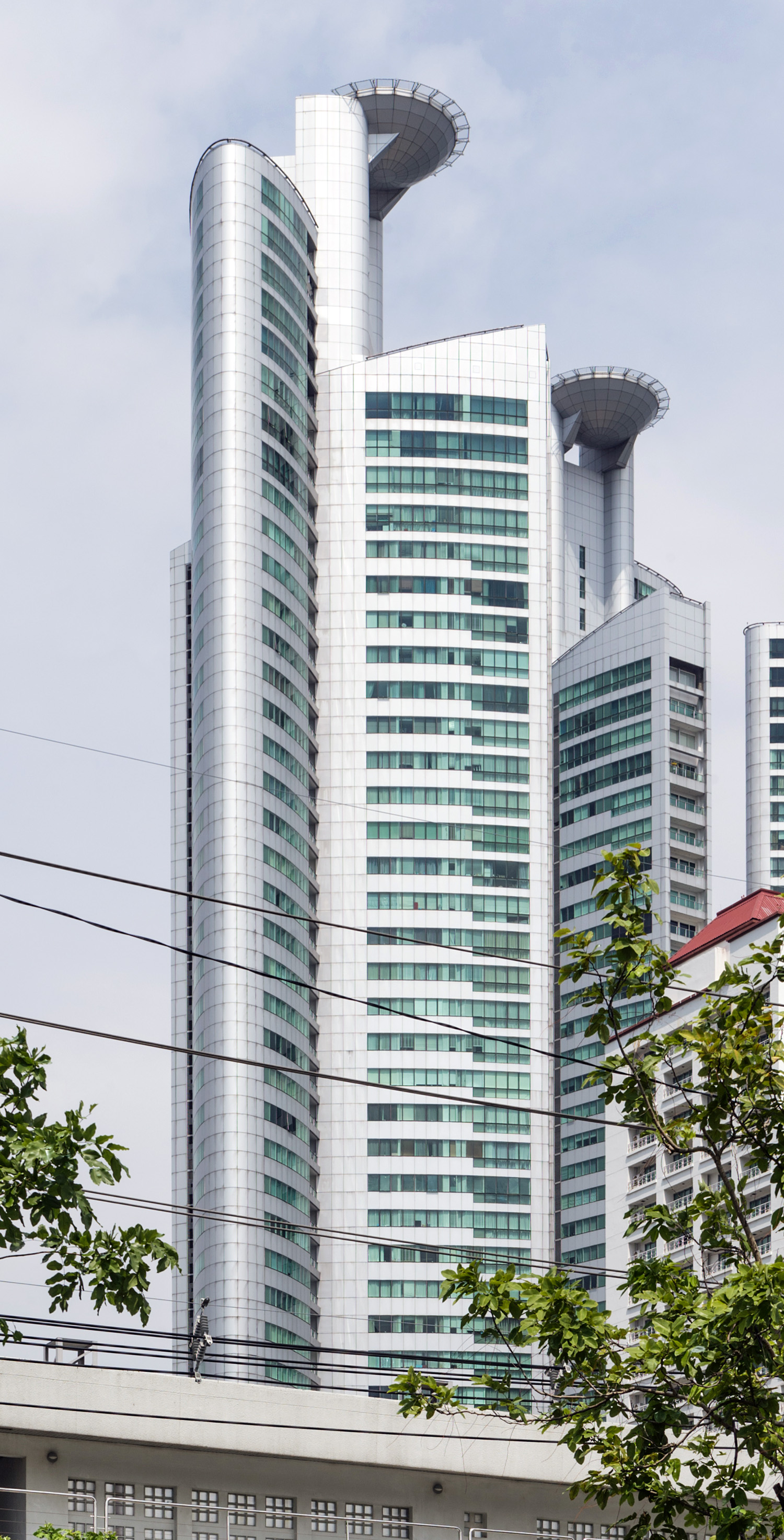 Millennium Residence Tower 1 - View from Ratchadaphisek Road 