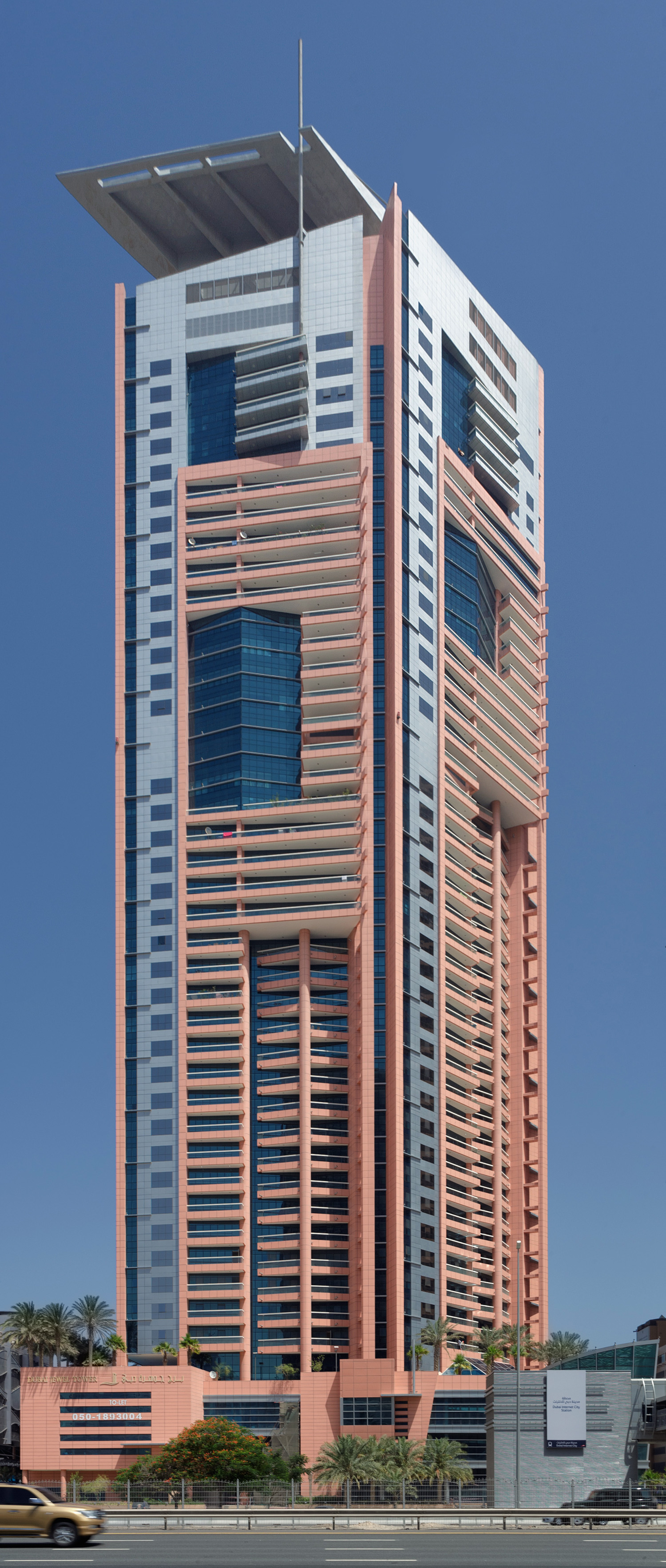Dubai Jewel Tower - View across Sheikh Zayed Road 
