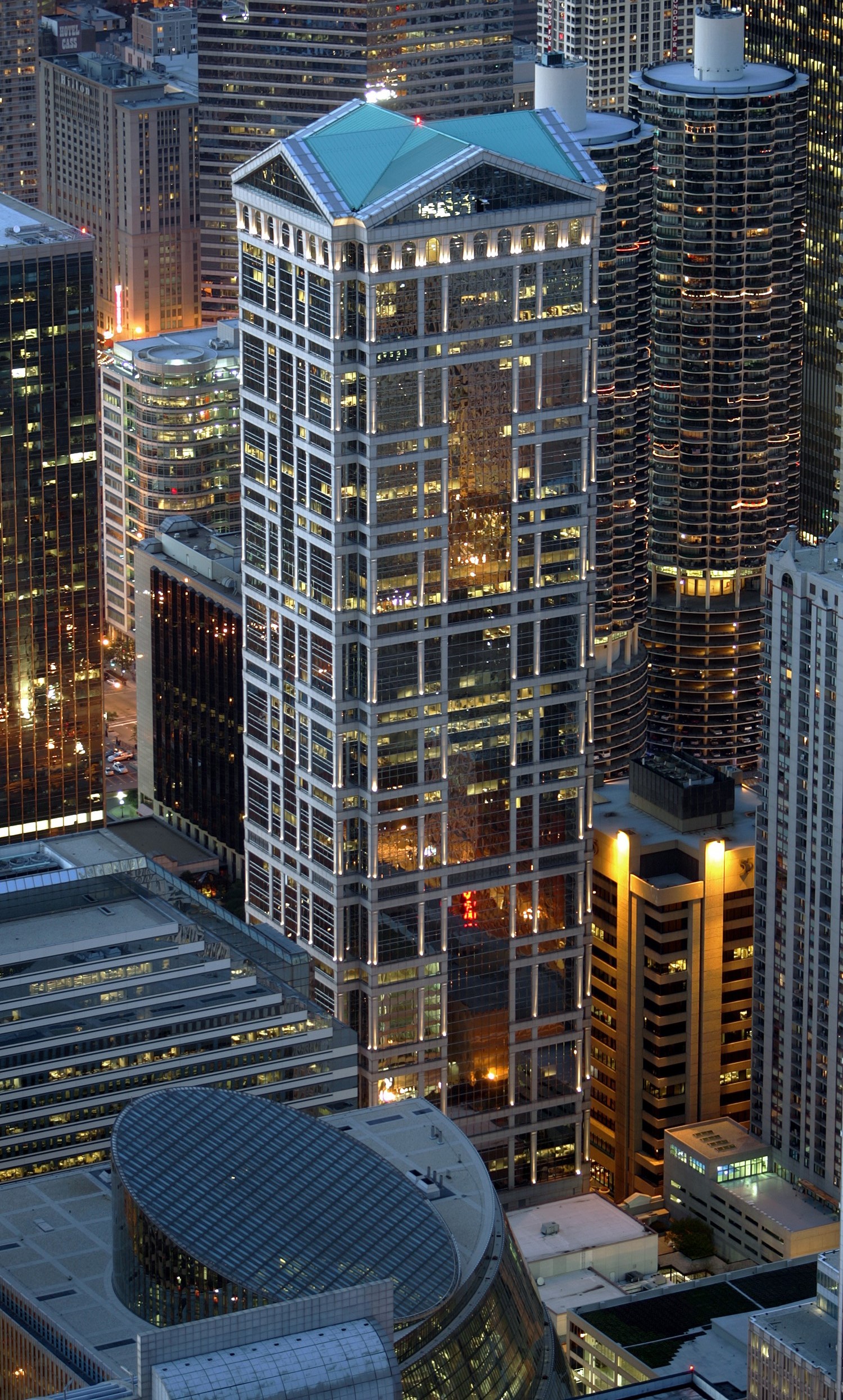 77 West Wacker Drive - Night view from Sears Tower 