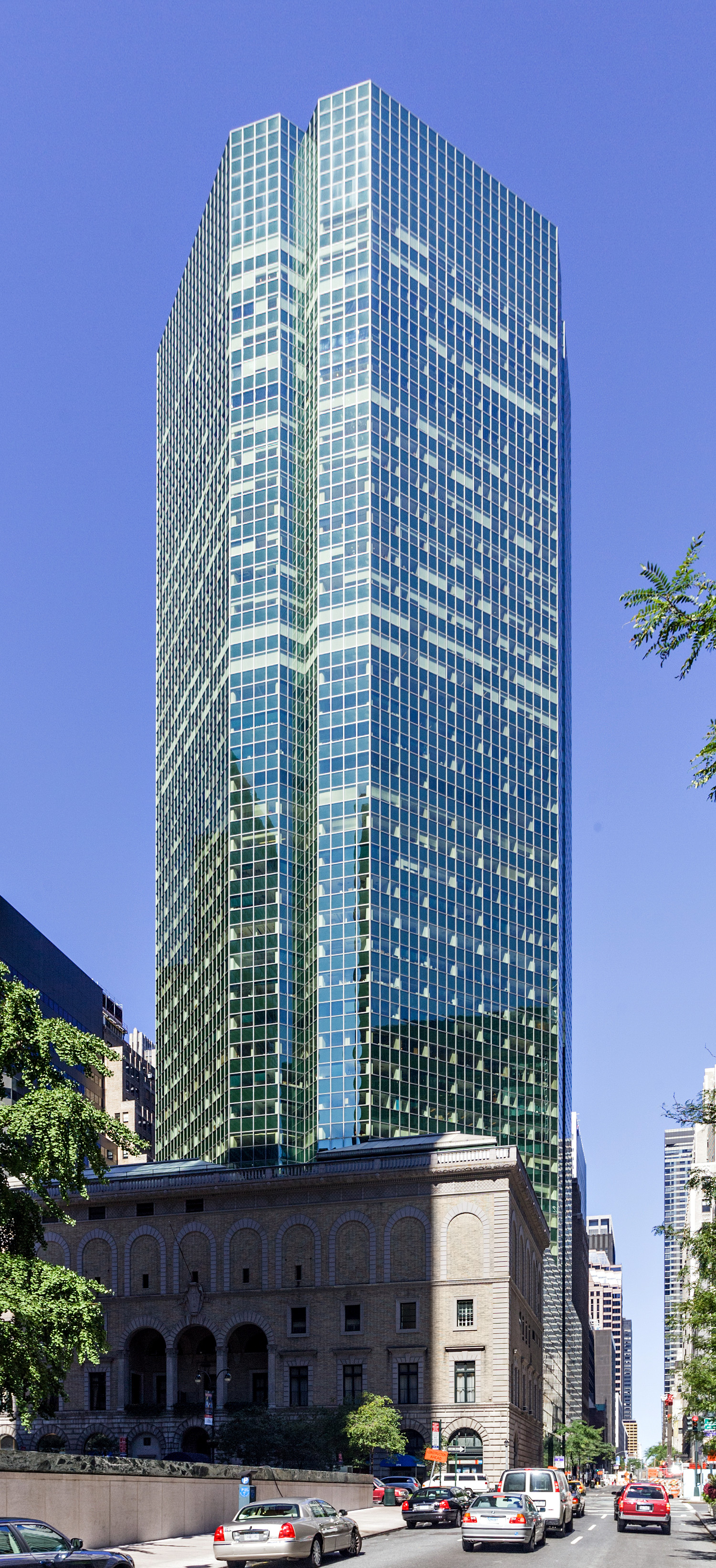 Park Avenue Plaza - View from the east 